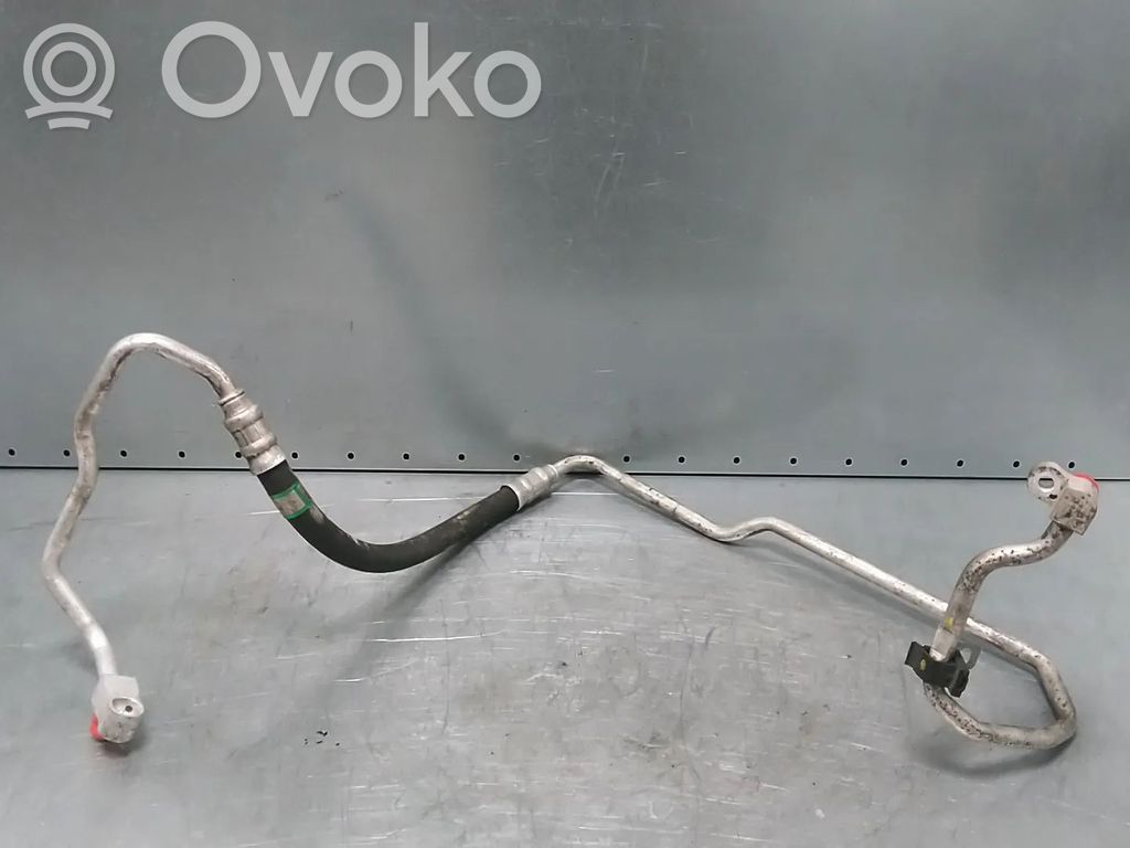 BMW 1 E81 E87 Ilmastointilaitteen putki (A/C) 