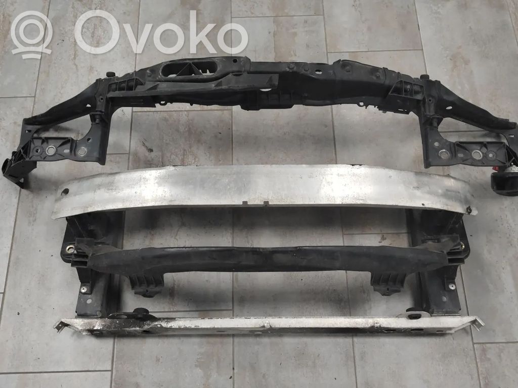 Opel Corsa D Pas przedni 