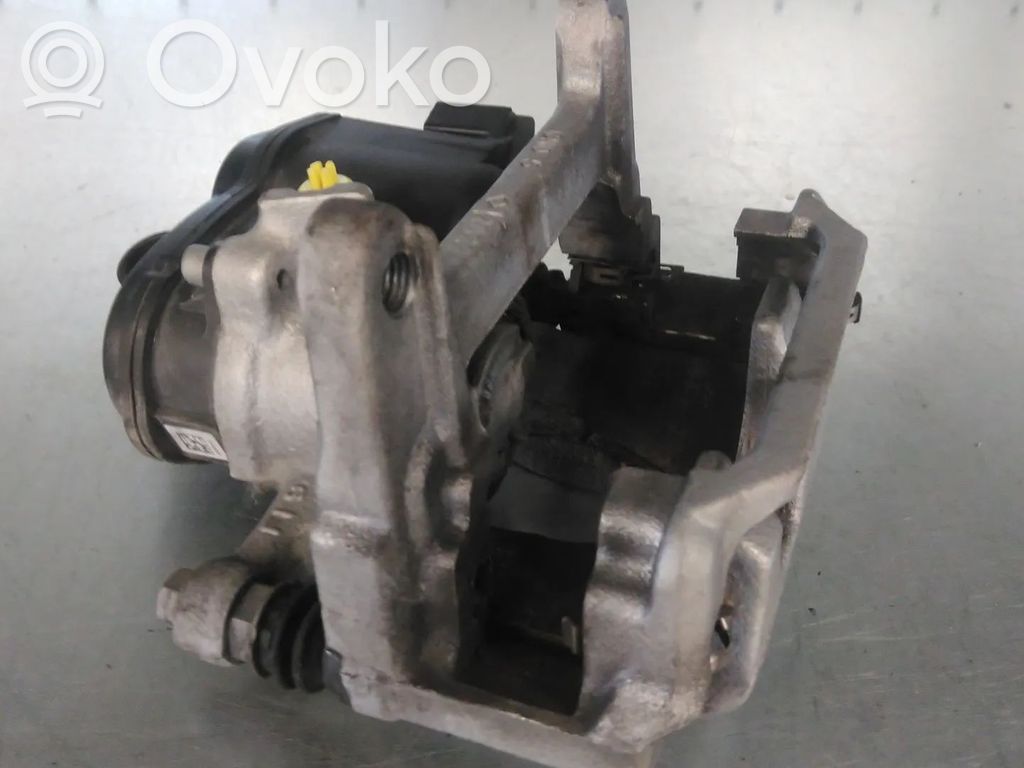 Audi A7 S7 4K8 Tylny zacisk hamulcowy 