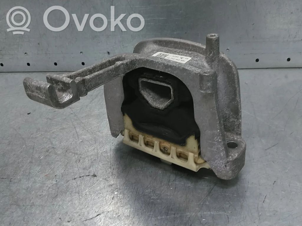 Volkswagen Polo VI Engine mount bracket 