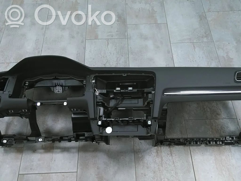 Volkswagen Golf VII Deska rozdzielcza 