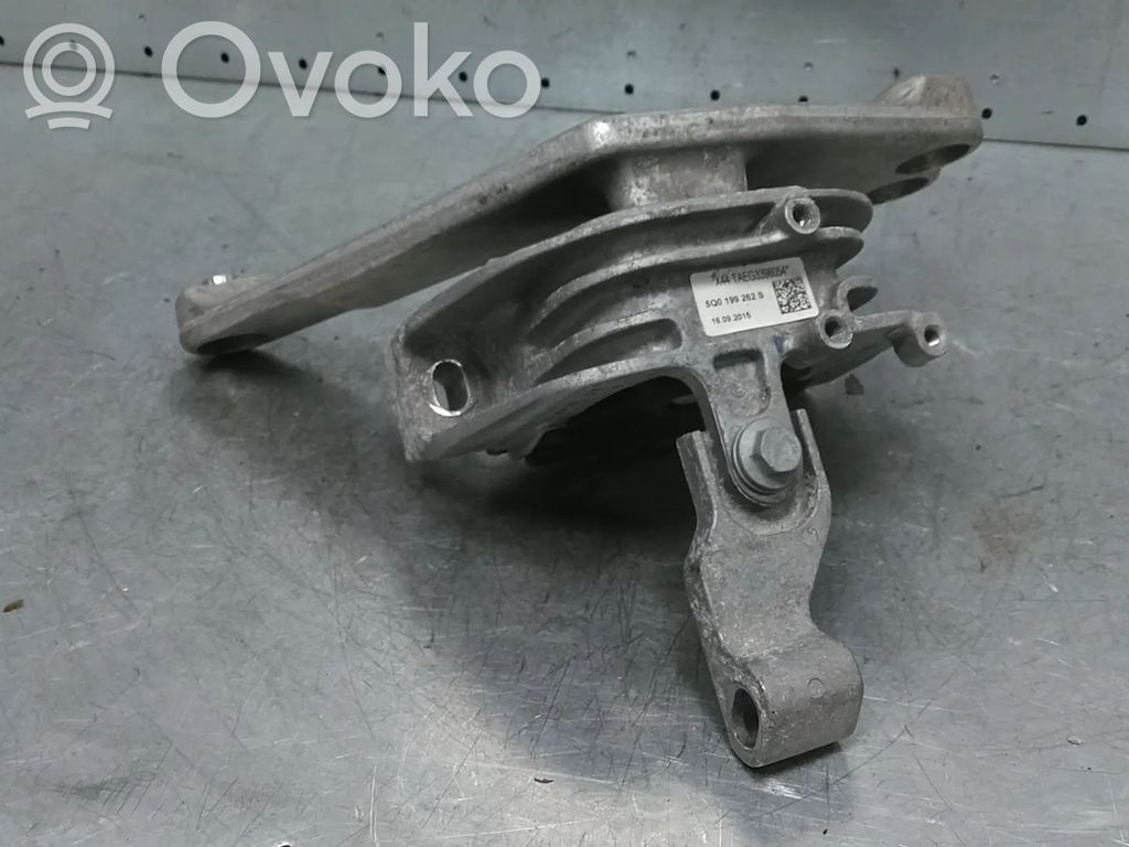 Volkswagen Golf VII Engine mount bracket 