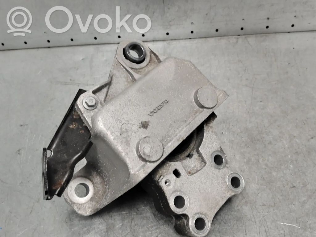 Volvo XC40 Engine mount bracket 