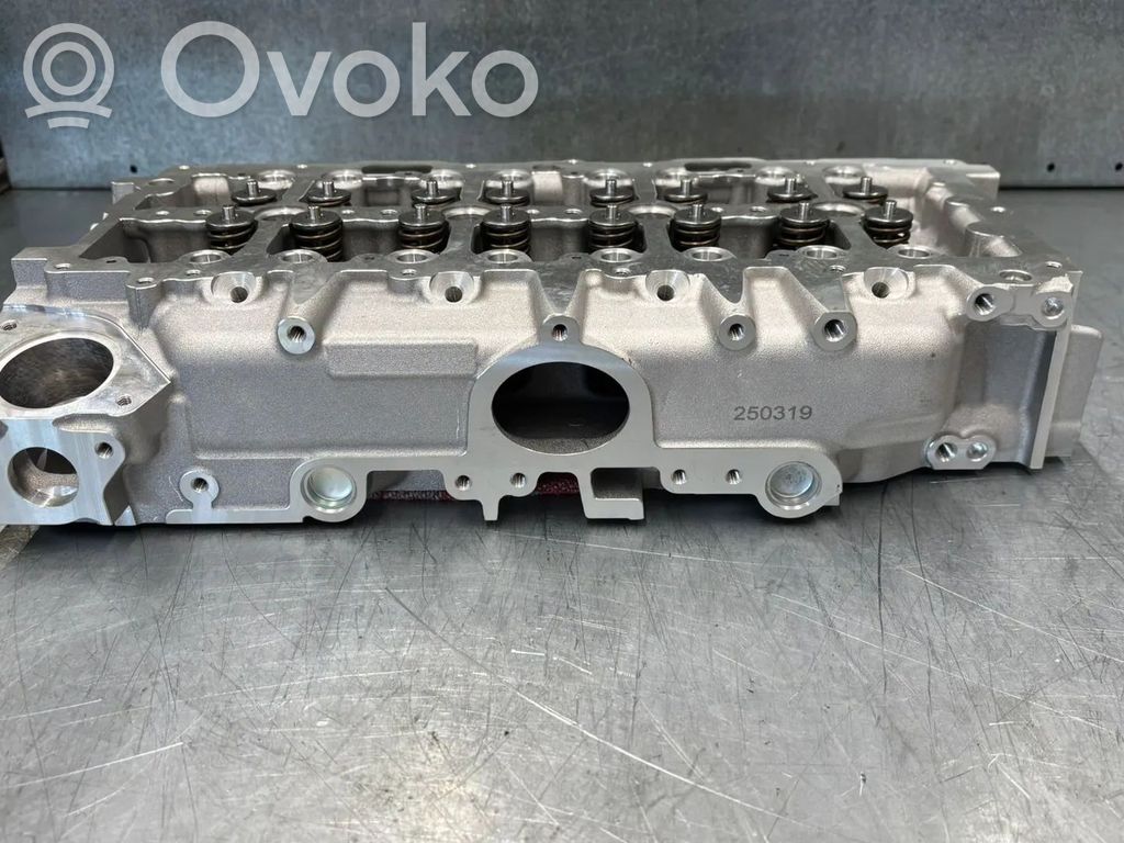 Peugeot 2008 I Engine head 