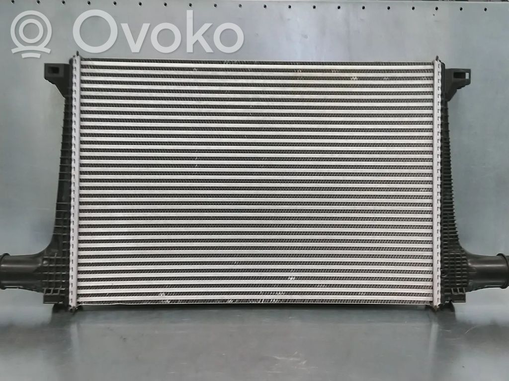 Audi Q7 4M Interkūlerio radiatorius 