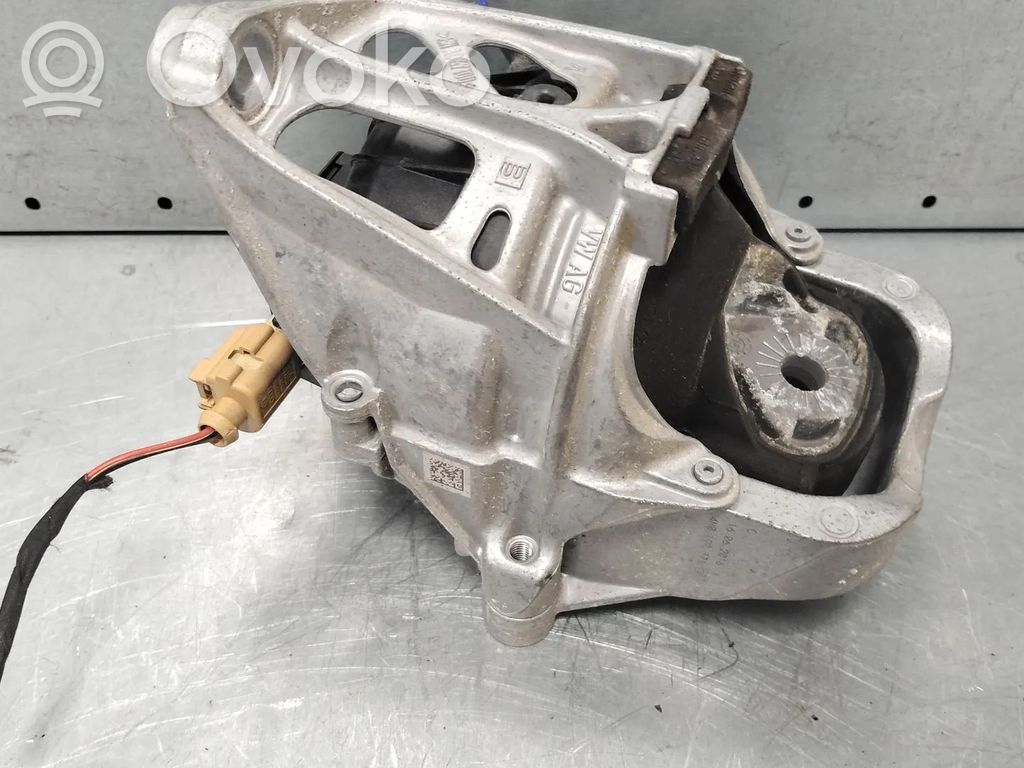 Audi Q7 4M Engine mount bracket 