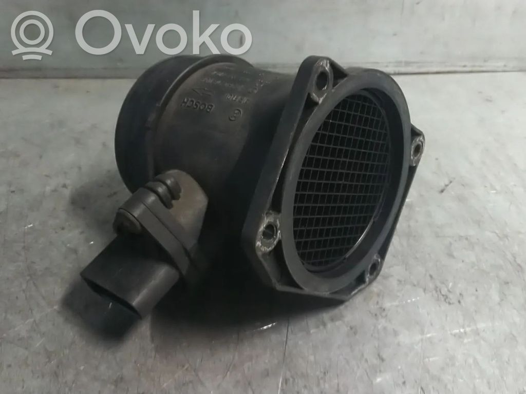 Volkswagen PASSAT B5 Przepływomierz masowy powietrza MAF