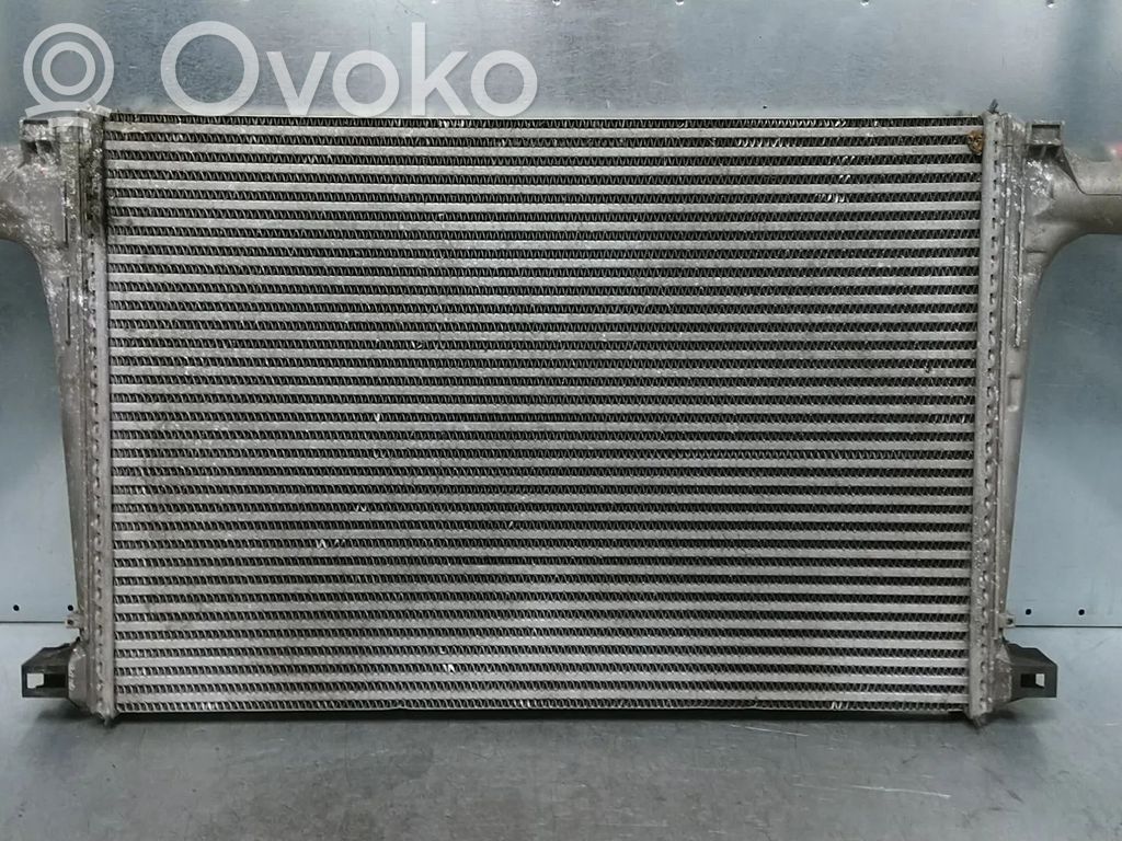 Audi Q8 Interkūlerio radiatorius 