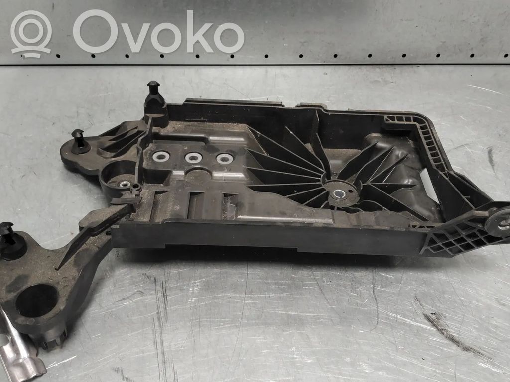 Skoda Octavia Mk4 Akumulatora kaste 