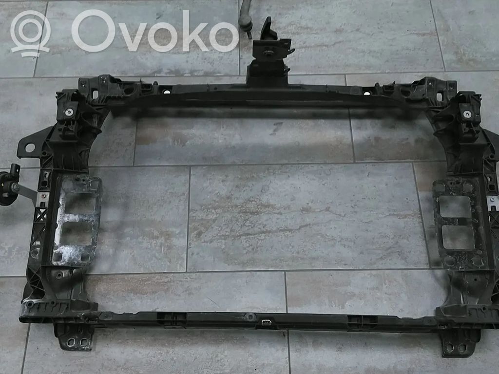 Audi Q8 Radiatorių panelė 
