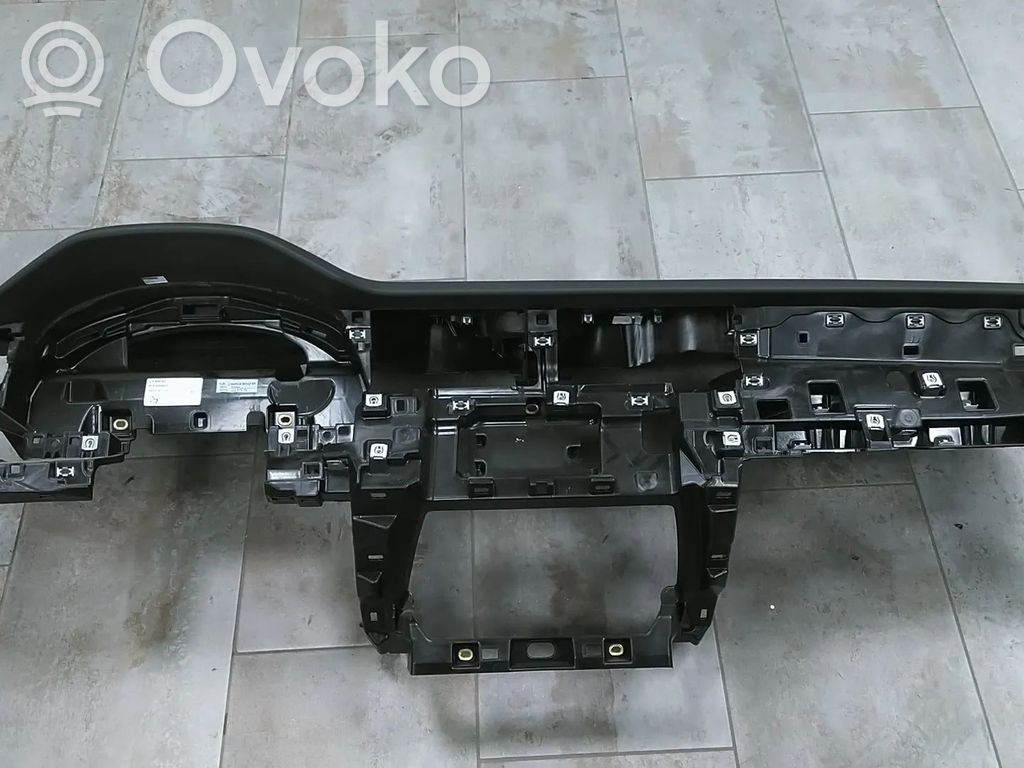 Audi Q8 Panelė 