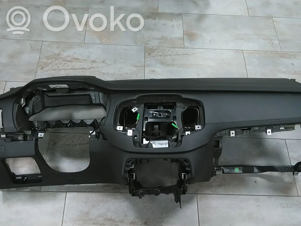 Volvo XC90 Panelis 