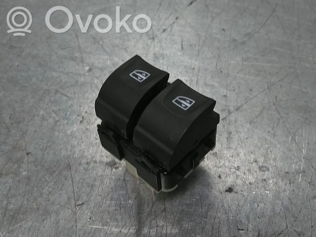 Renault Twingo III Electric window control switch 