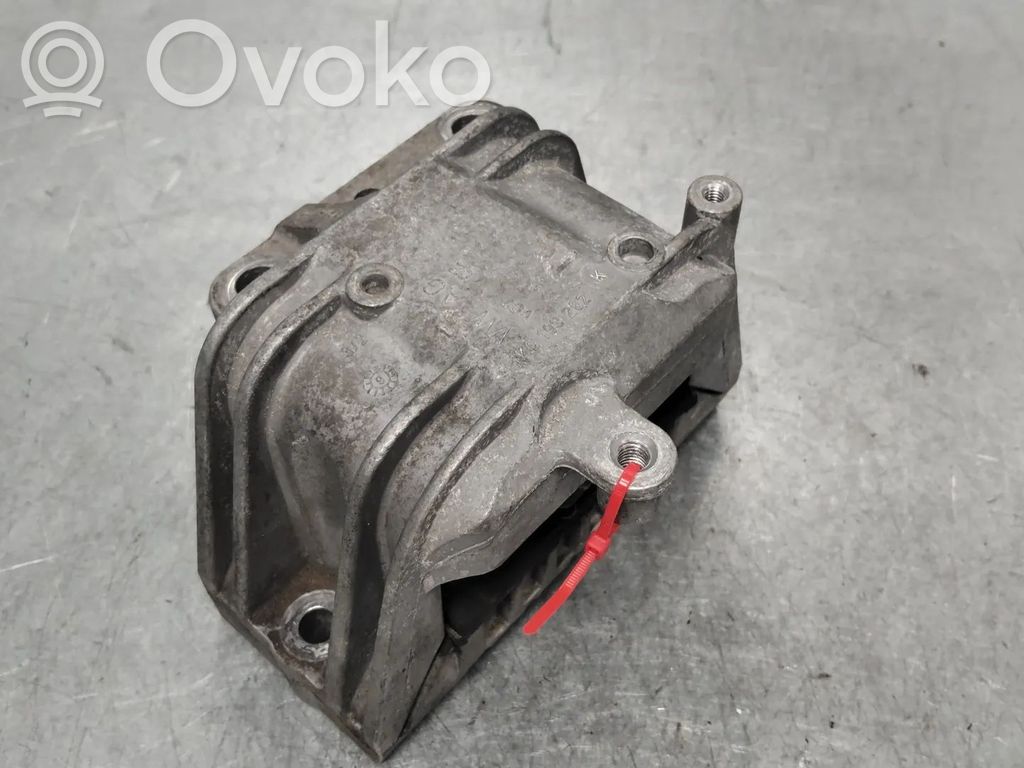Volkswagen Golf V Engine mount bracket 