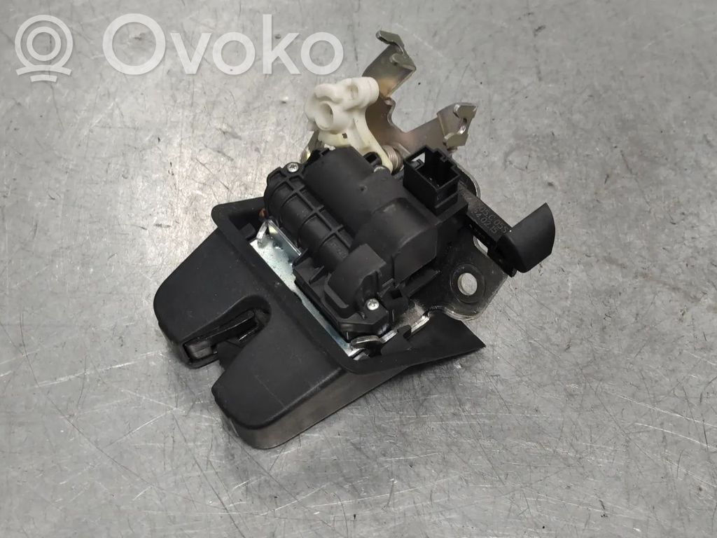 Volkswagen PASSAT B8 Zamek klapy tylnej / bagażnika 