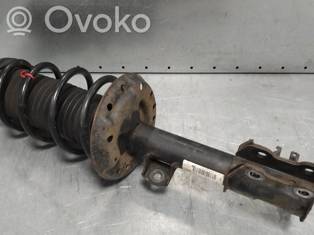 Opel Corsa D Priekšpusē amortizators 