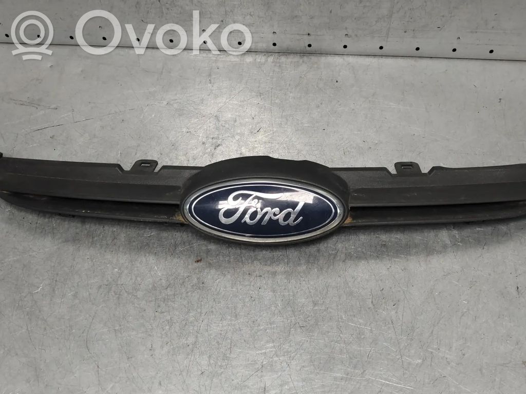 Ford Fiesta Etupuskurin ylempi jäähdytinsäleikkö 