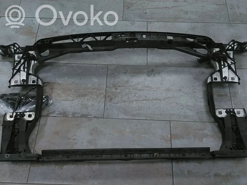 Audi A4 S4 B9 Radiatorių panelė 