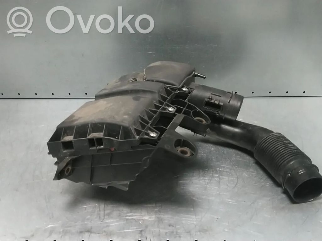 Opel Vivaro Caja del filtro de aire 