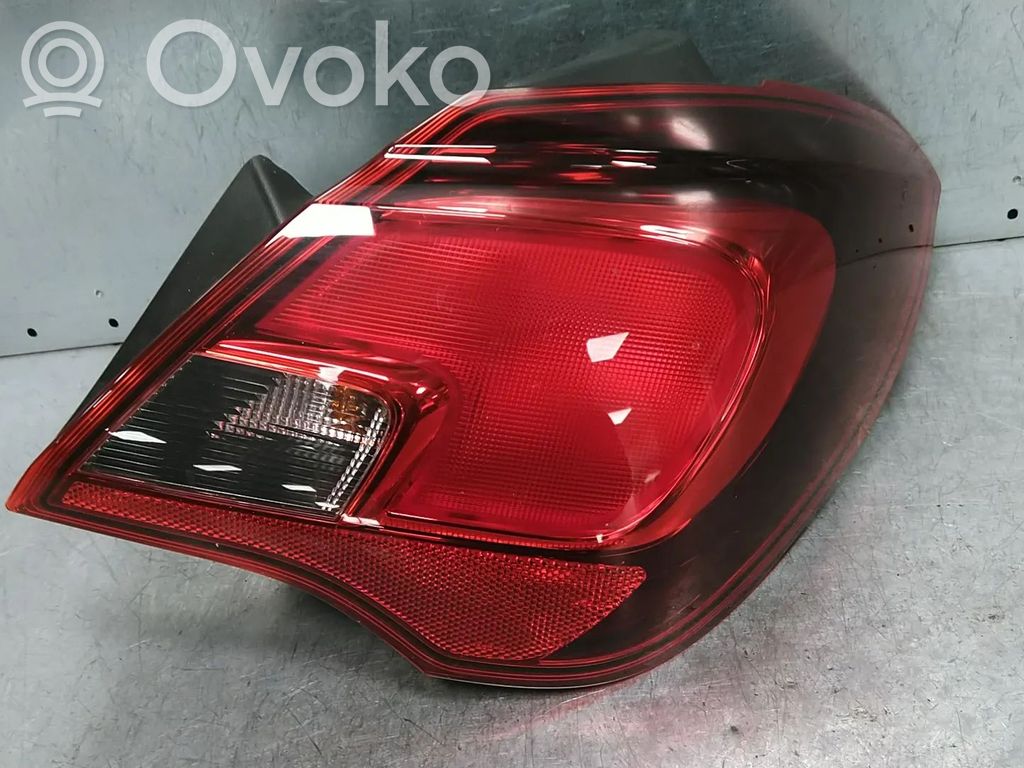 Opel Corsa E Aizmugurējais lukturis virsbūvē 
