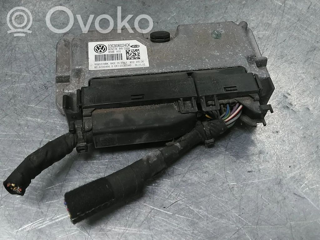 Volkswagen Golf VI Engine control unit/module 