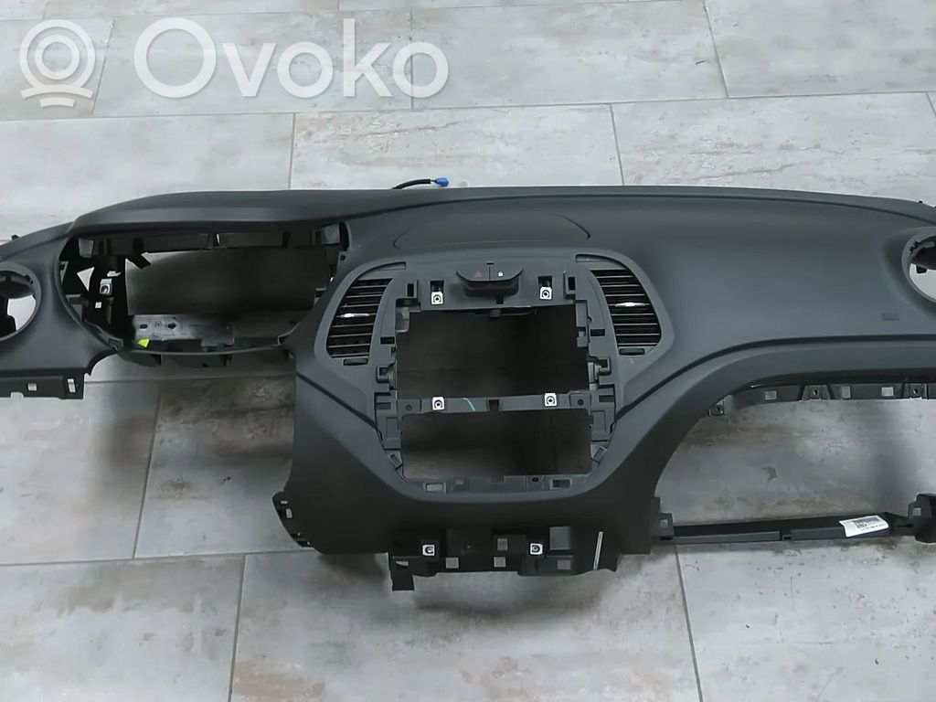 Dashboard   682006438R