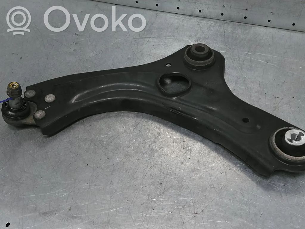 Renault Clio V Priekinė svirtis 