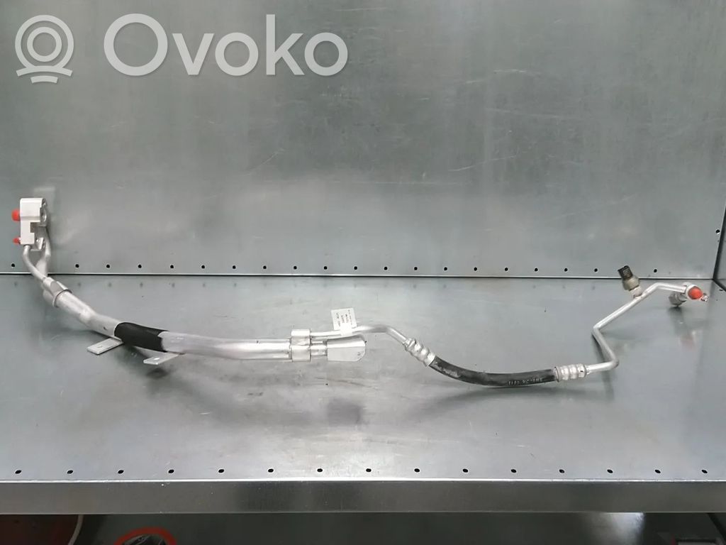 Ilmastointilaitteen putki (A/C)   9875482,64539875482