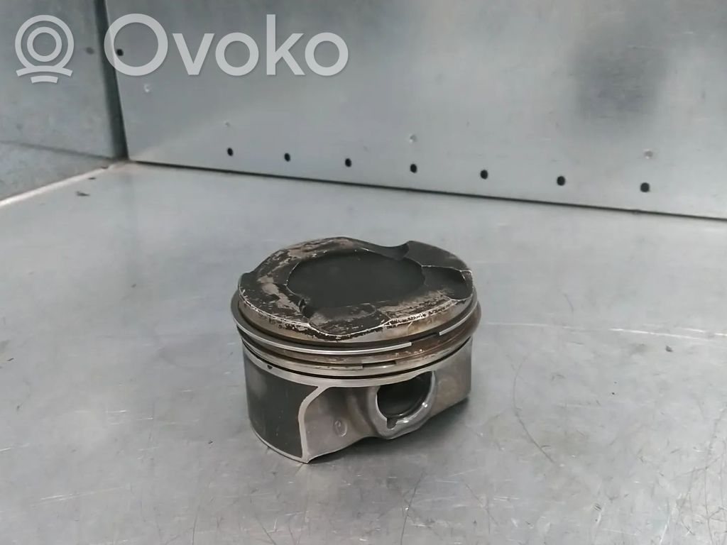 BMW 2 F22 F23 Piston 