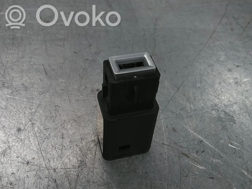 Opel Corsa F Rezerves riteņa skrūve 