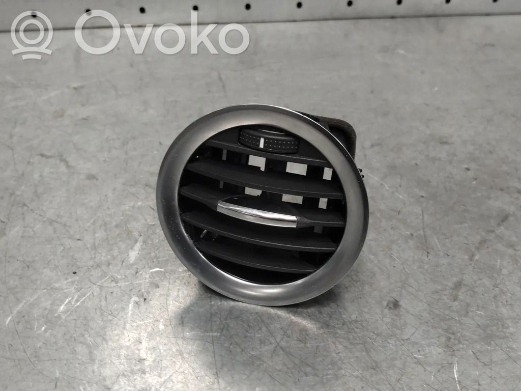 Opel Corsa D Boczna kratka nawiewu deski rozdzielczej 