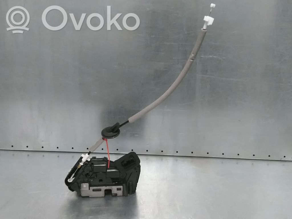 Priekšpusē slēdzene   5TB837016E,5E1837016A,5E1837016C,5G1837016A,5G1837016C,5TB837016A,5TB837016C