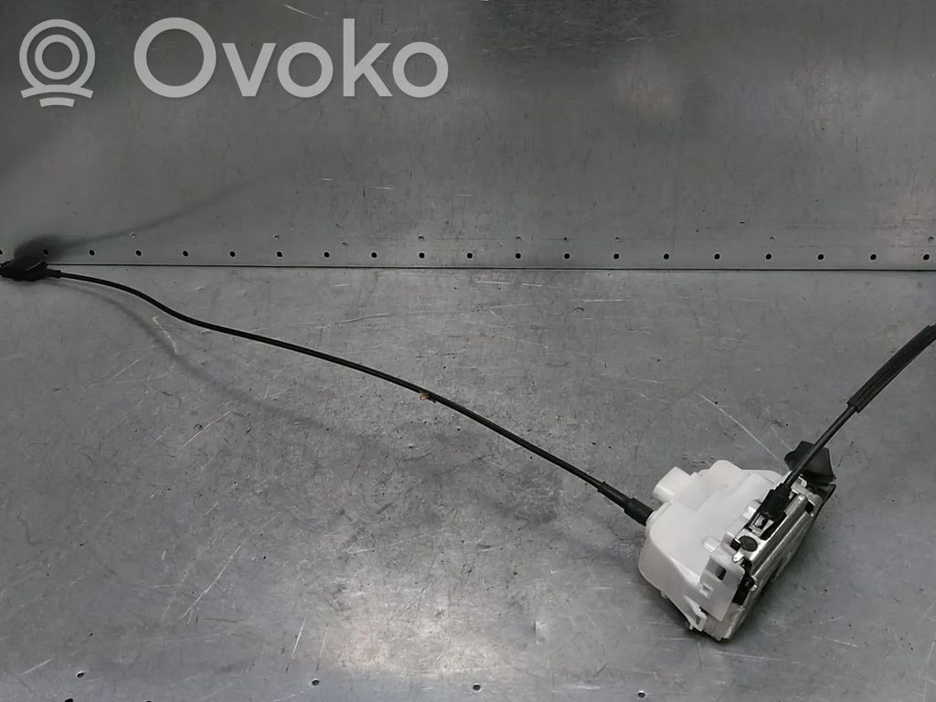 Priekšpusē slēdzene   8200384978,384978