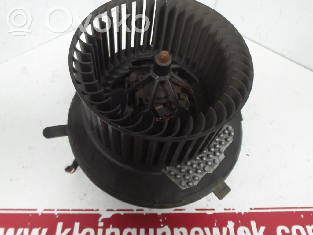 Volkswagen PASSAT B7 Motor aerotermă/rezistor ventilator 