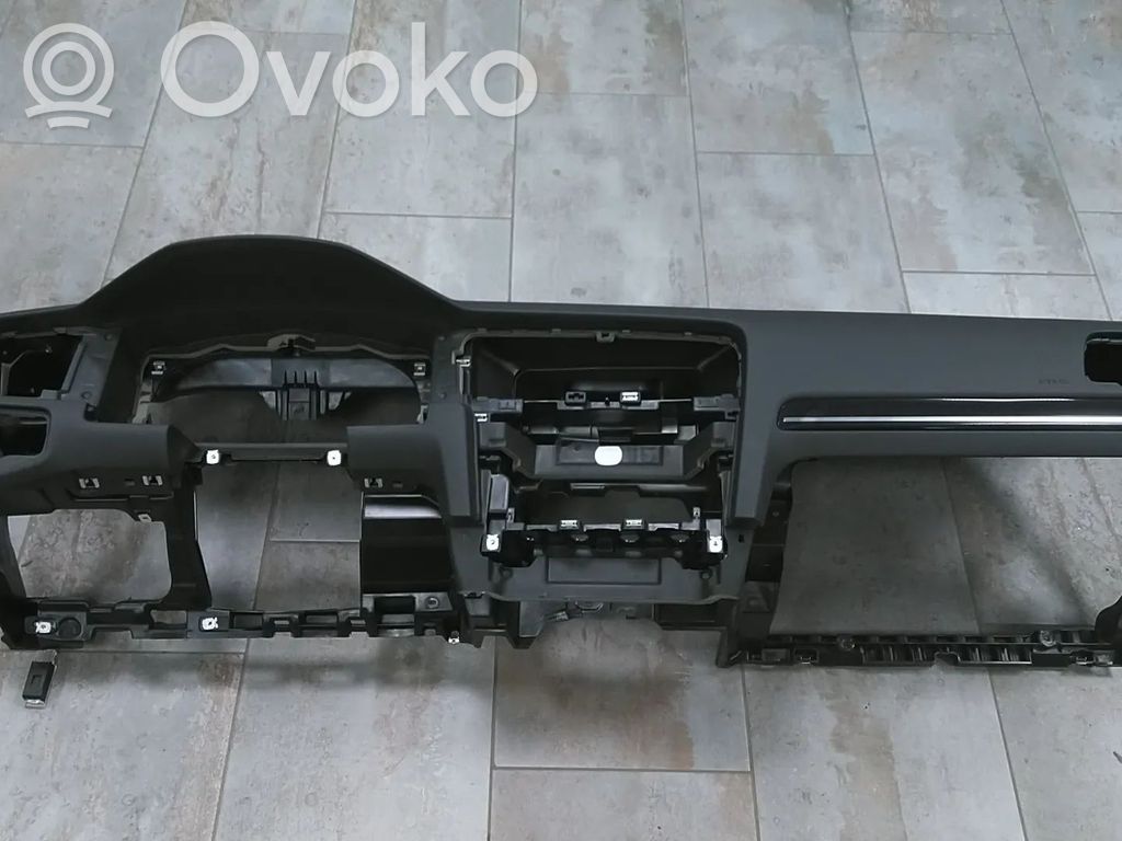 Volkswagen Golf VII Deska rozdzielcza 