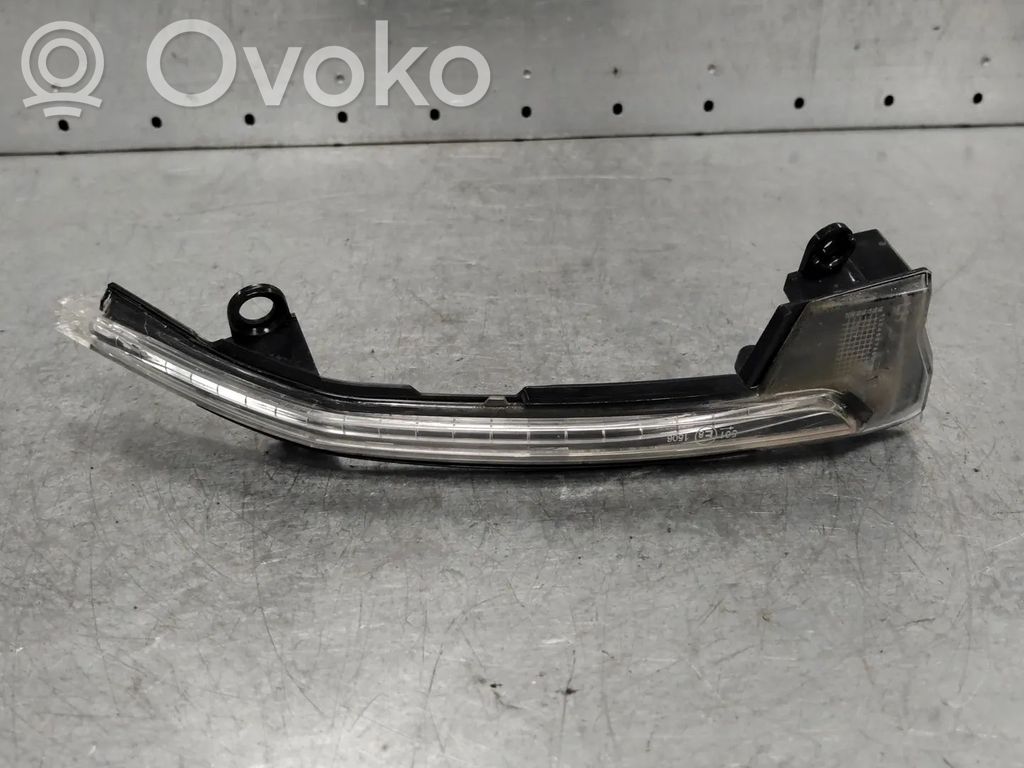 Element lusterka bocznego drzwi przednich   575949101A