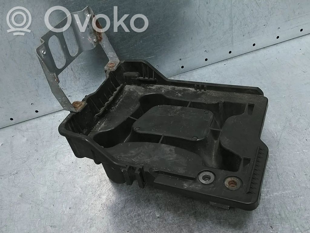 Volkswagen Up Akkulaatikon alusta 