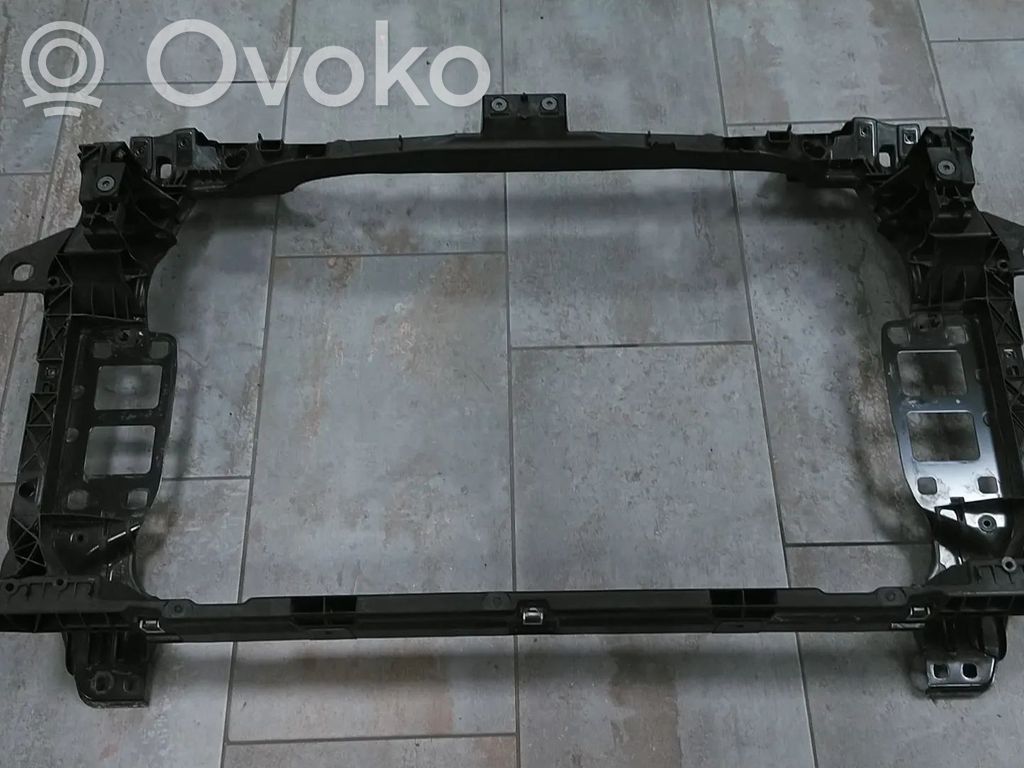 Audi Q7 4M Pas przedni 