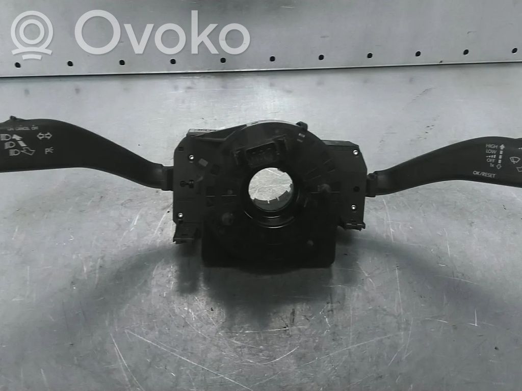 Skoda Fabia Mk2 (5J) Leva/interruttore dell’indicatore di direzione e tergicristallo 