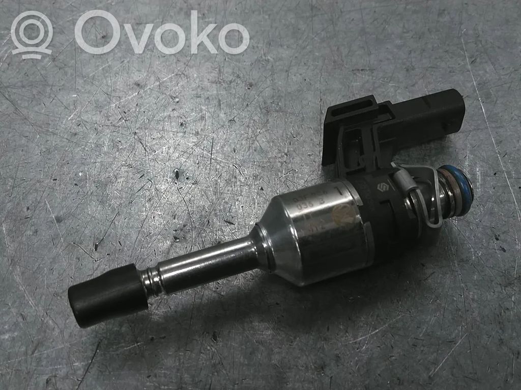 Volkswagen Golf VI Injector combustibil 