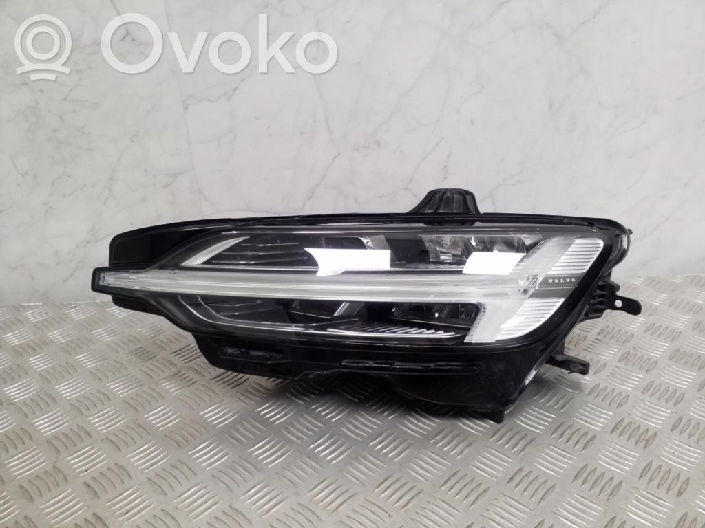 Volvo V60 Lampa przednia 