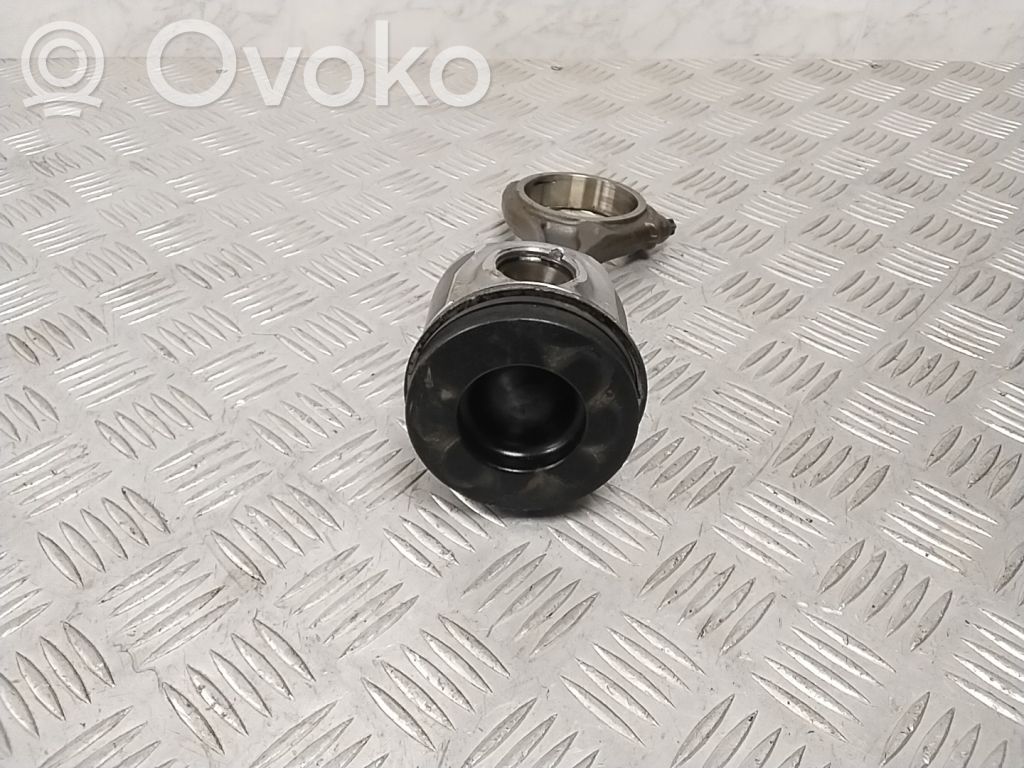 Audi A4 S4 B8 8K Stūmoklis su švaistikliu 