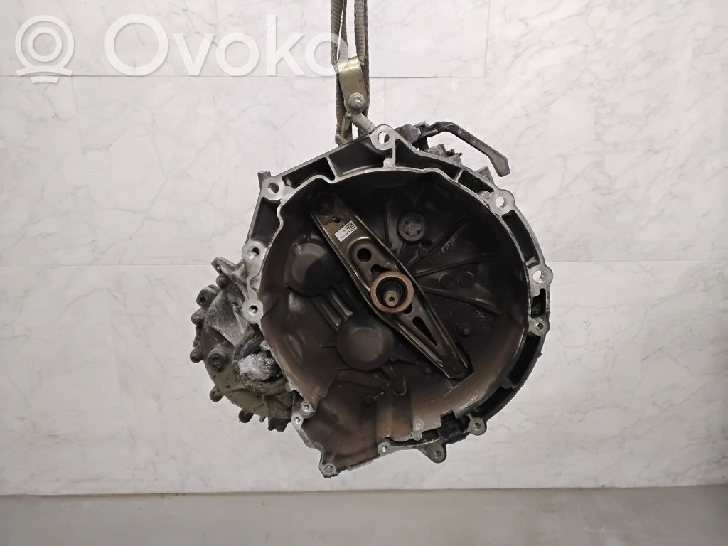 BMW 2 F45 Mechaninė 6 pavarų dėžė 