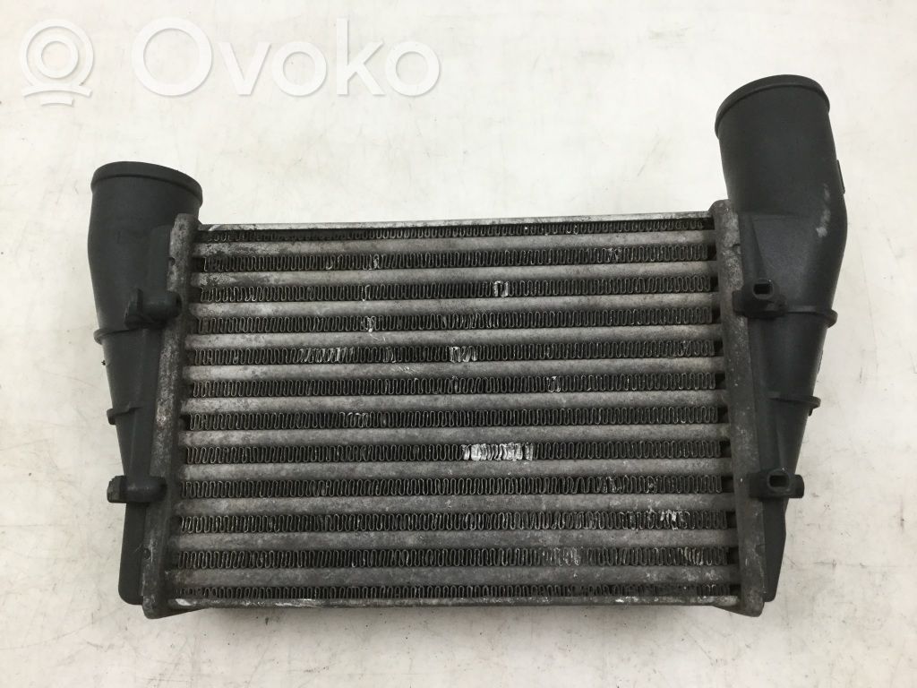 Volkswagen PASSAT B5 Interkūlerio radiatorius 