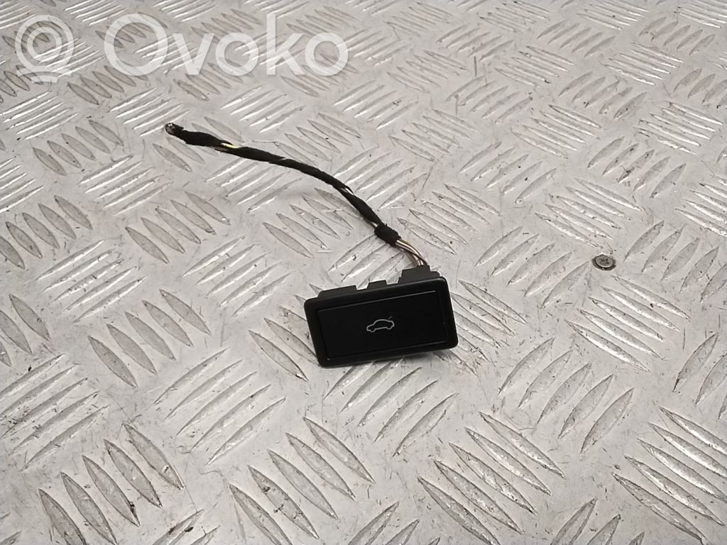 Volkswagen PASSAT B8 Tailgate/boot open switch button 