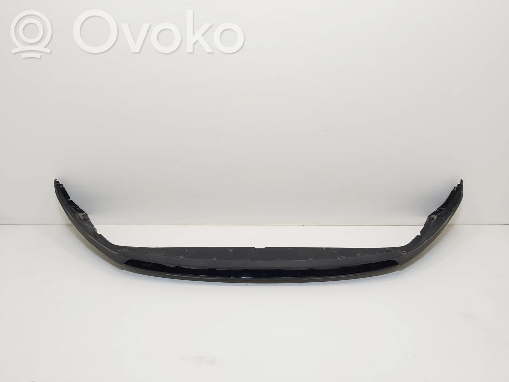 Volvo XC40 Etupuskurin reuna 
