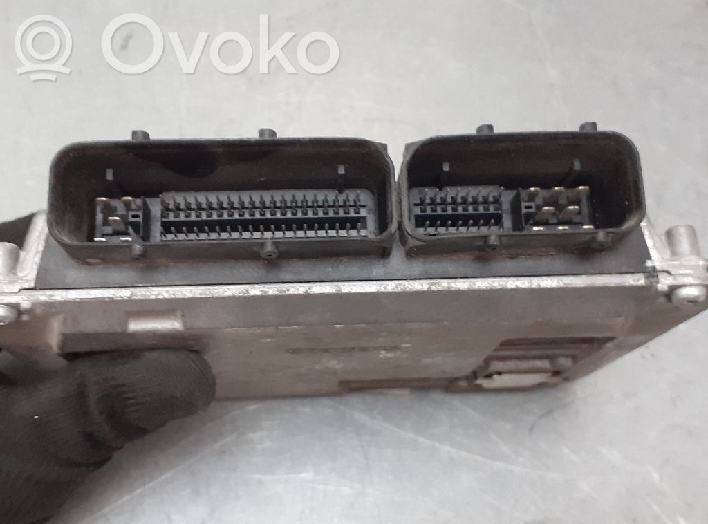 Unidad de control/módulo del motor   06A906033CA