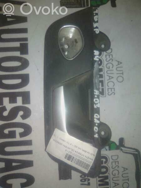 Audi A4 S4 B6 8E 8H Poignée inférieure de porte avant 