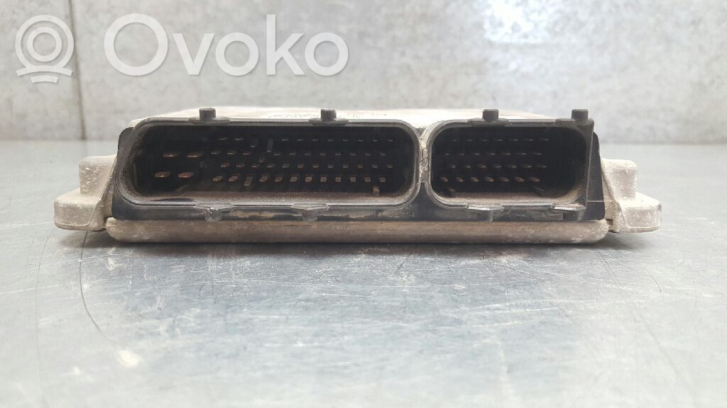 Unidad de control/módulo del motor   06A906018CD