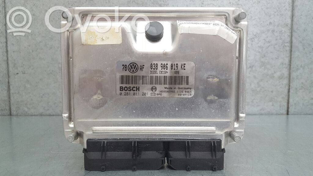 Volkswagen PASSAT B5.5 Unitate/modul de control motor